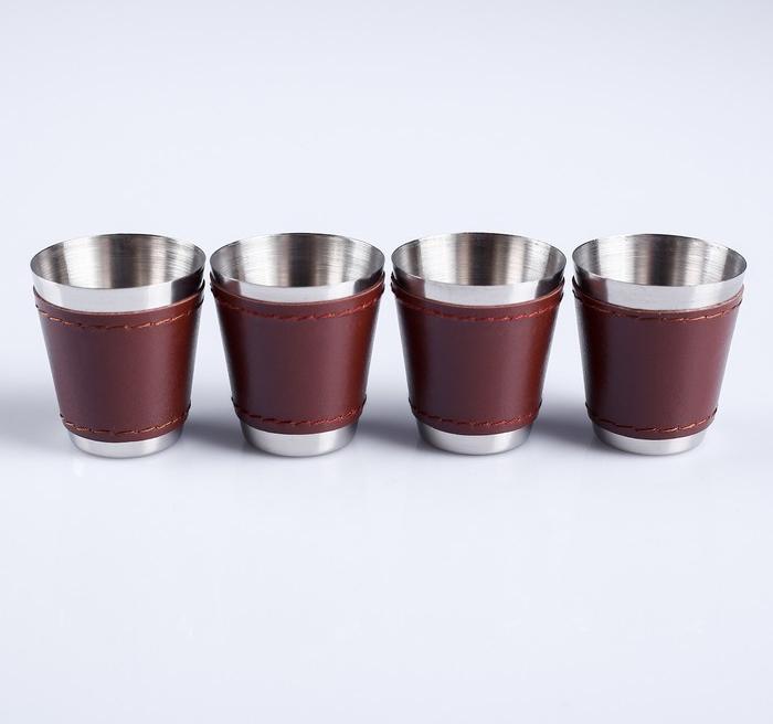 Набор рюмок отделка чехле из экокожи (4шт) 30мл