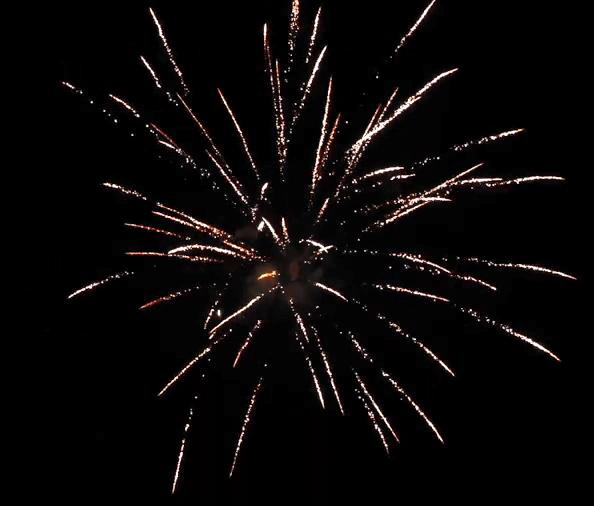 Батарея салютов "Aurora" 16 залп. (1/12),